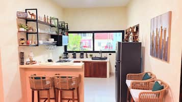 Coffee/tea maker, fridge, microwave, electric kettle