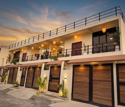 Modern Boutique 2-Bedroom Apartment with Views of the Lake and Flores Island