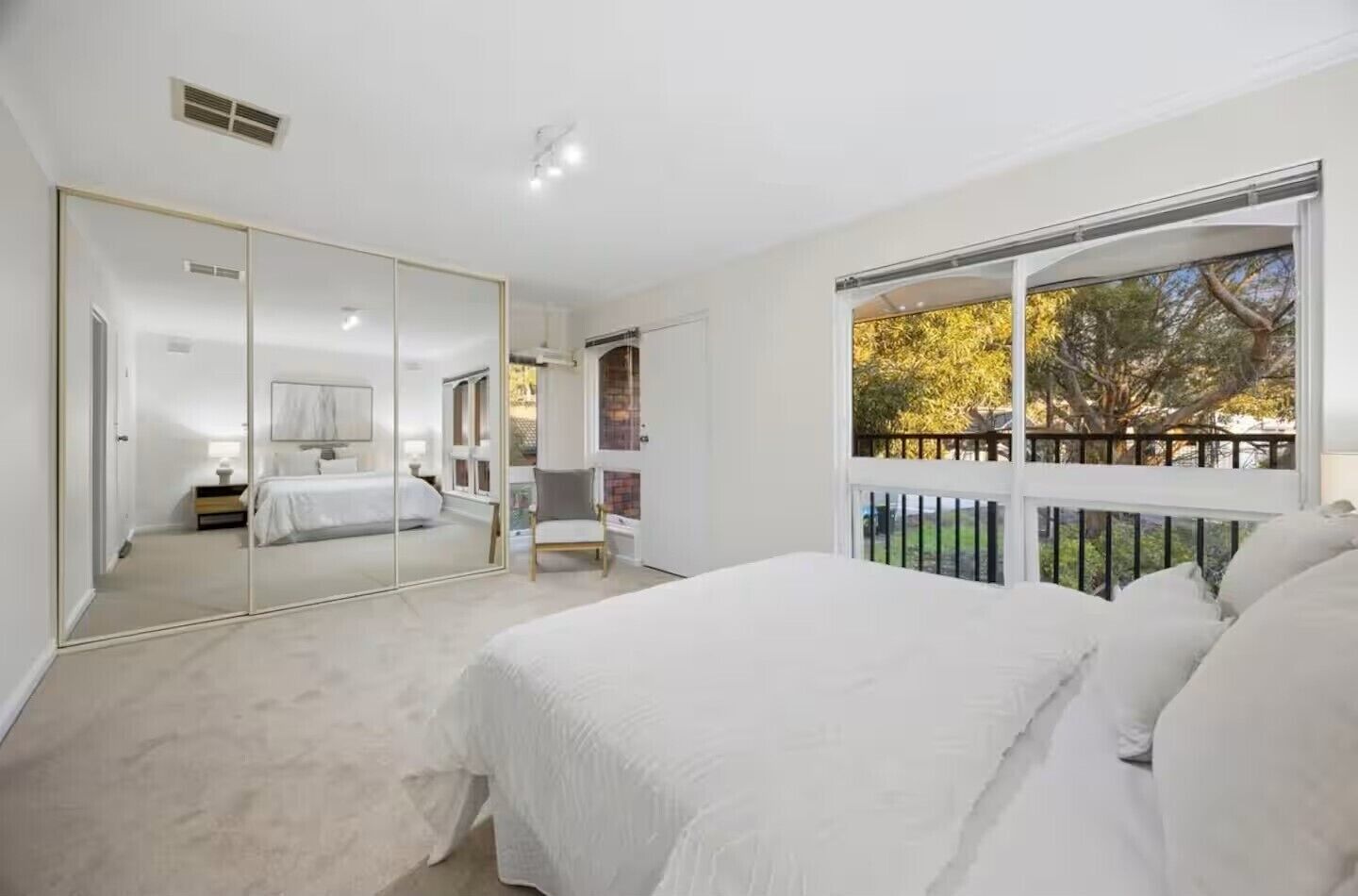 3 bedrooms, bed sheets