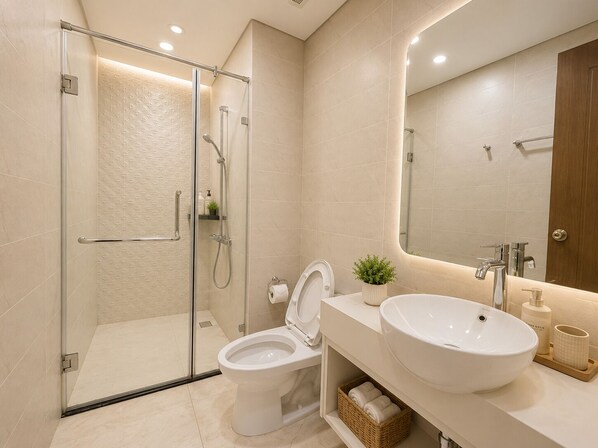 Haartrockner, Bidet, Handtücher, Seife