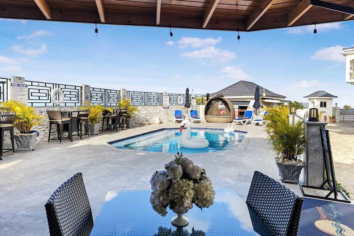 Studio, balcon, vue océan | Piscine
