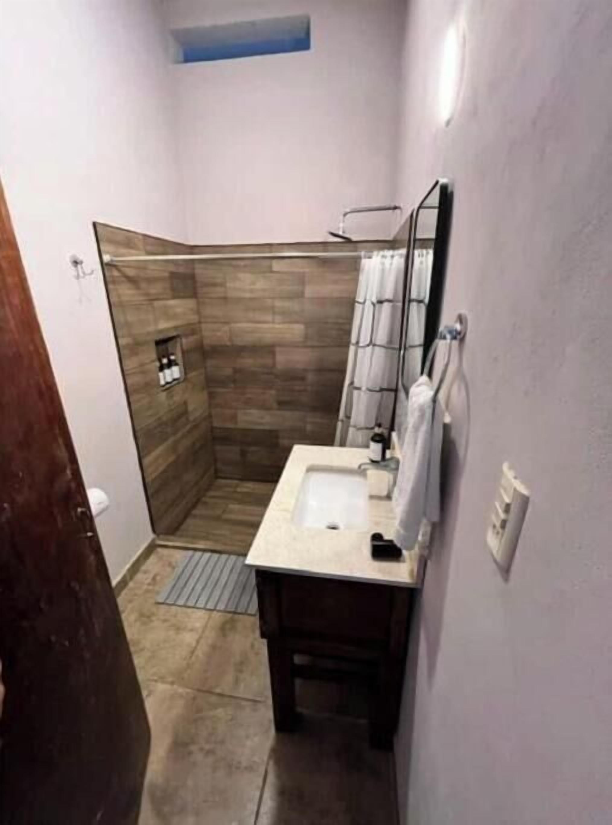 Dusche, Handtücher, Seife, Toilettenpapier