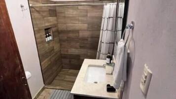 Dusche, Handtücher, Seife, Toilettenpapier