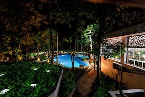 Outdoor pool - Siri Nature Resort (Chikkamagaluru)