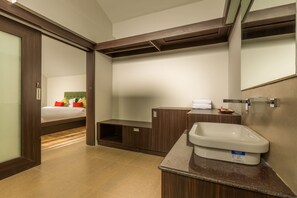 Suite de lujo, vista al jardín | Baño