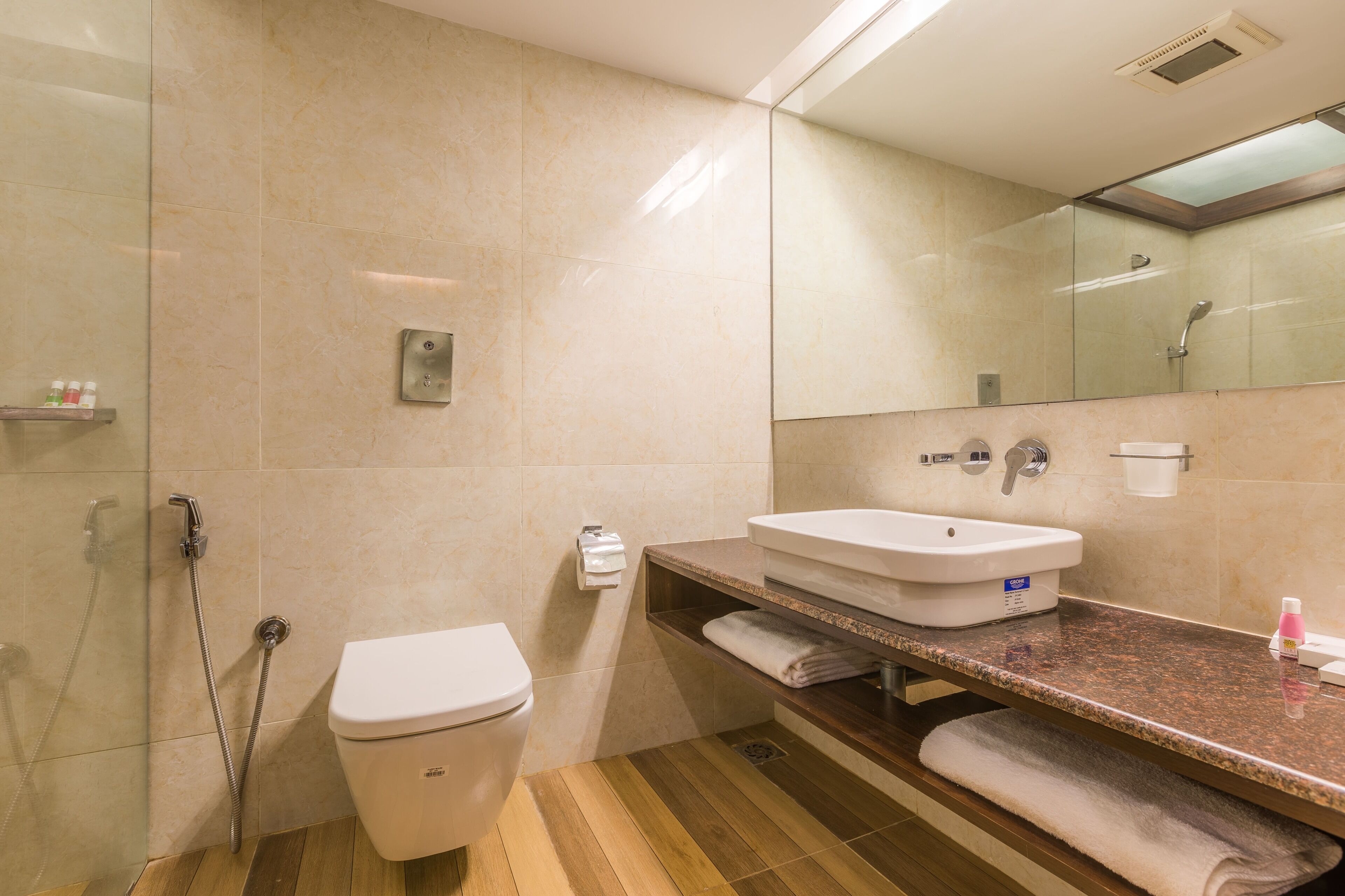 Superior Villa, Garden View | Bathroom | Shower, slippers, towels, soap
