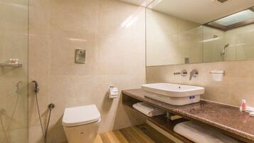 Superior Villa, Garden View | Bathroom | Shower, slippers, towels, soap