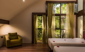 Desk, laptop workspace, blackout curtains, iron/ironing board - Siri Nature Resort (Chikkamagaluru)