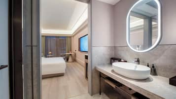 Superior Single Room | Desk, laptop workspace, WiFi (free)