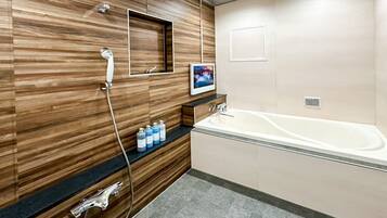 Luxury Double Room, Smoking | Bathroom | Separate tub and shower, free toiletries, hair dryer, slippers