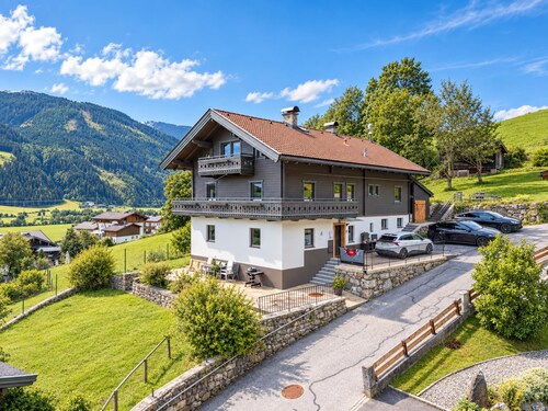 Spacious holiday home with charm and garden