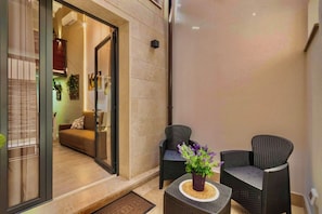 Terrace/patio - Elegant and Modern Loft in the Heart of Avola (Avola)