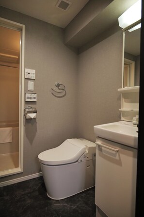 Apartment, City View | Bathroom | Hair dryer, slippers, towels, shampoo - Petit Grande Nuage (Sumida City)