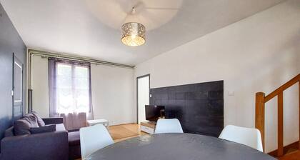 3 bedroom pet friendly apartment in Tesson