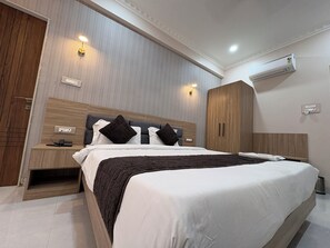Deluxe Room | Free WiFi - The Hotel Phoenix Inn (Indore)