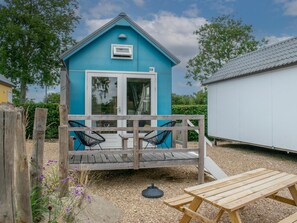 Outdoor dining - Fully equipped beach house with a terrace (Ellemeet)