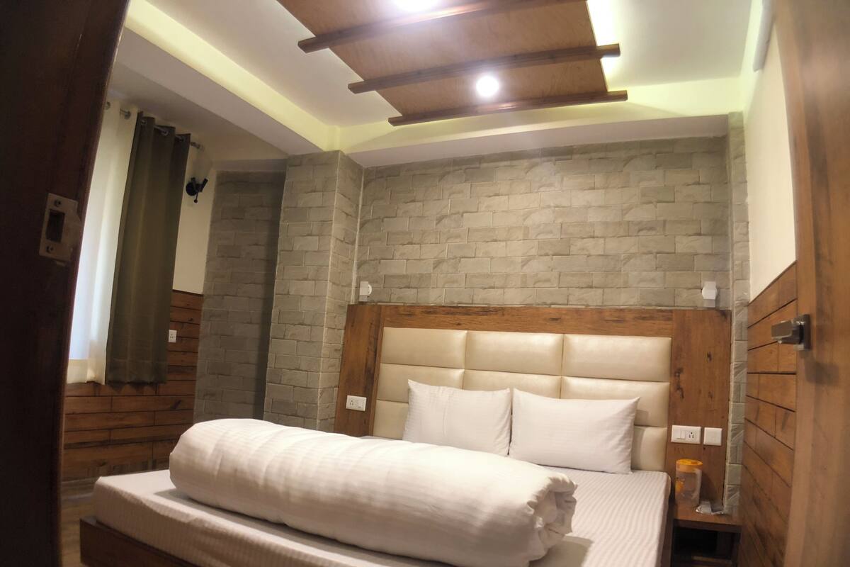 Cortinas blackout, tabla de planchar con plancha y wifi gratis 