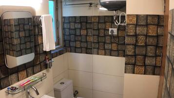 Deluxe Double Room | Bathroom