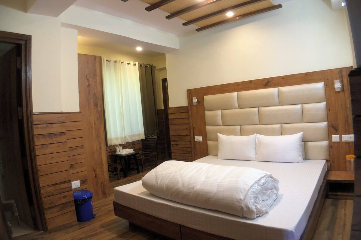 Cortinas blackout, tabla de planchar con plancha y wifi gratis 