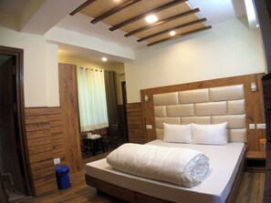 Deluxe Double Room | Blackout drapes, iron/ironing board, free WiFi, bed sheets - Backwoods B&B Mall Road Shimla (Shimla)