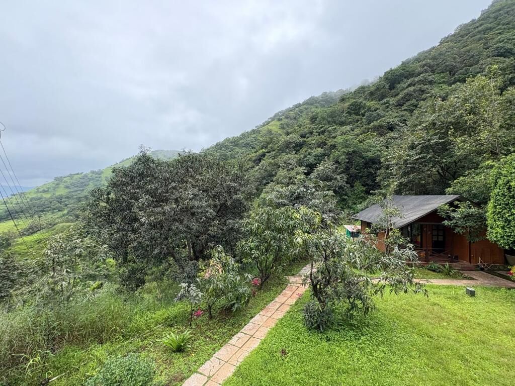 Family Room, Balcony, Mountain View | Property grounds