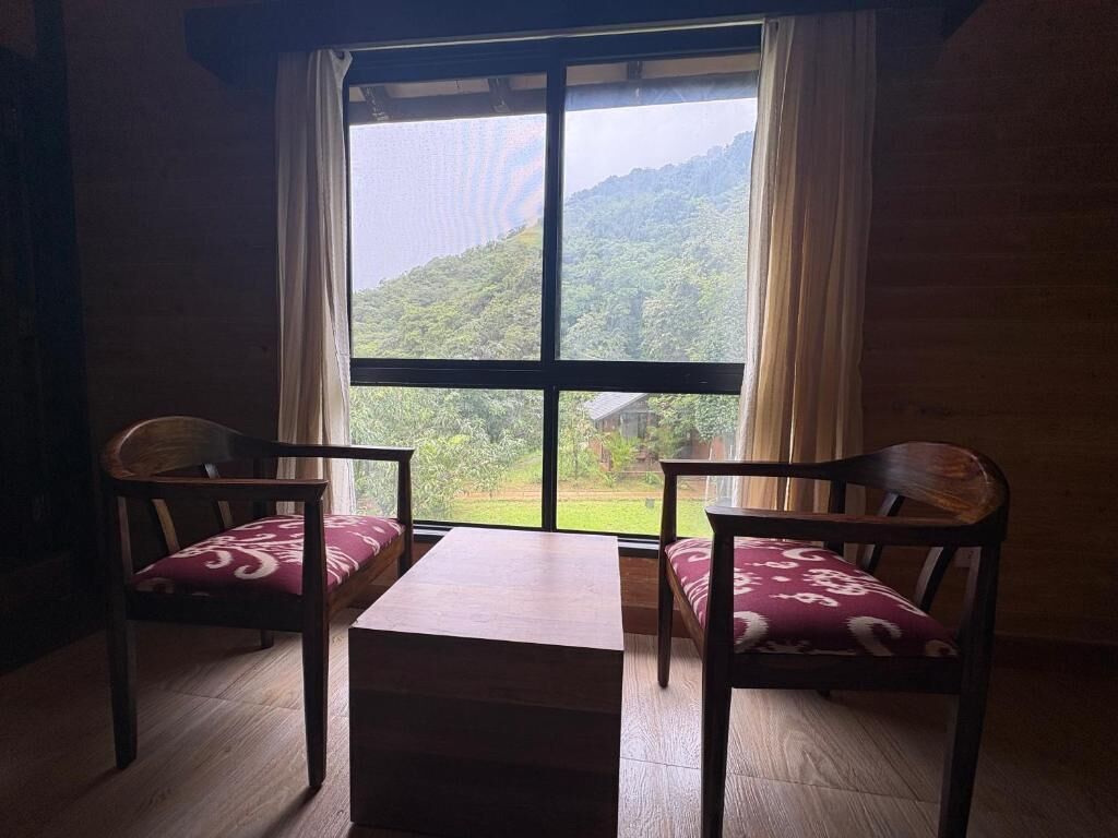 Family Room, Balcony, Mountain View | Interior
