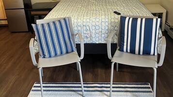 Iron/ironing board, WiFi, bed sheets