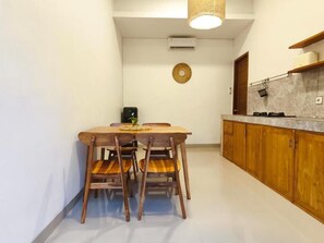 Villa, uitzicht op tuin | Dineren