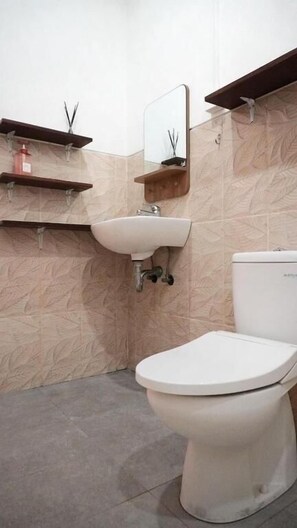 Villa, uitzicht op tuin | Badkamer