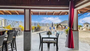 Studio, balkon, uitzicht op oceaan | Buiten dineren