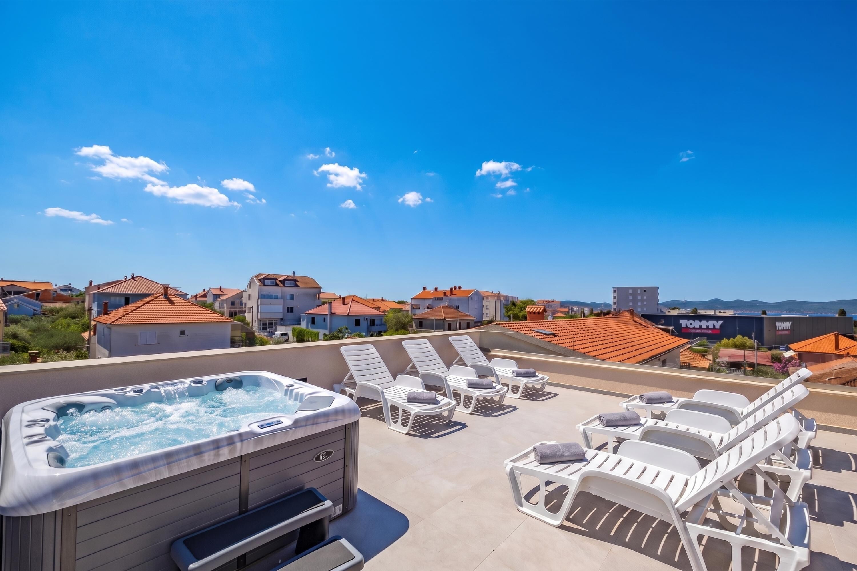 허니문 아파트, 침실 3개, 욕실 2개 (Zadar 3BR Penthouse /w Rooftop) | 야외 스파 욕조