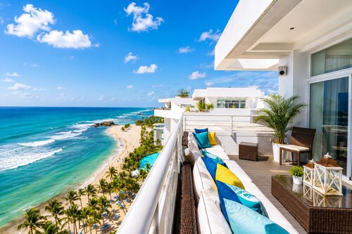 Luxury Oceanfront 3BR Duplex Penthouse Private Rooftop Jacuzzi