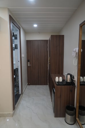 Deluxe Room | Interior - Hotel Kanishka Inn (Varanasi)