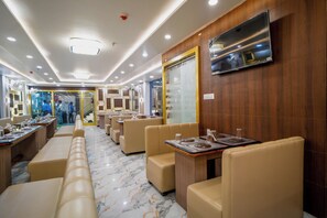 Restaurant - Hotel Kanishka Inn (Varanasi)