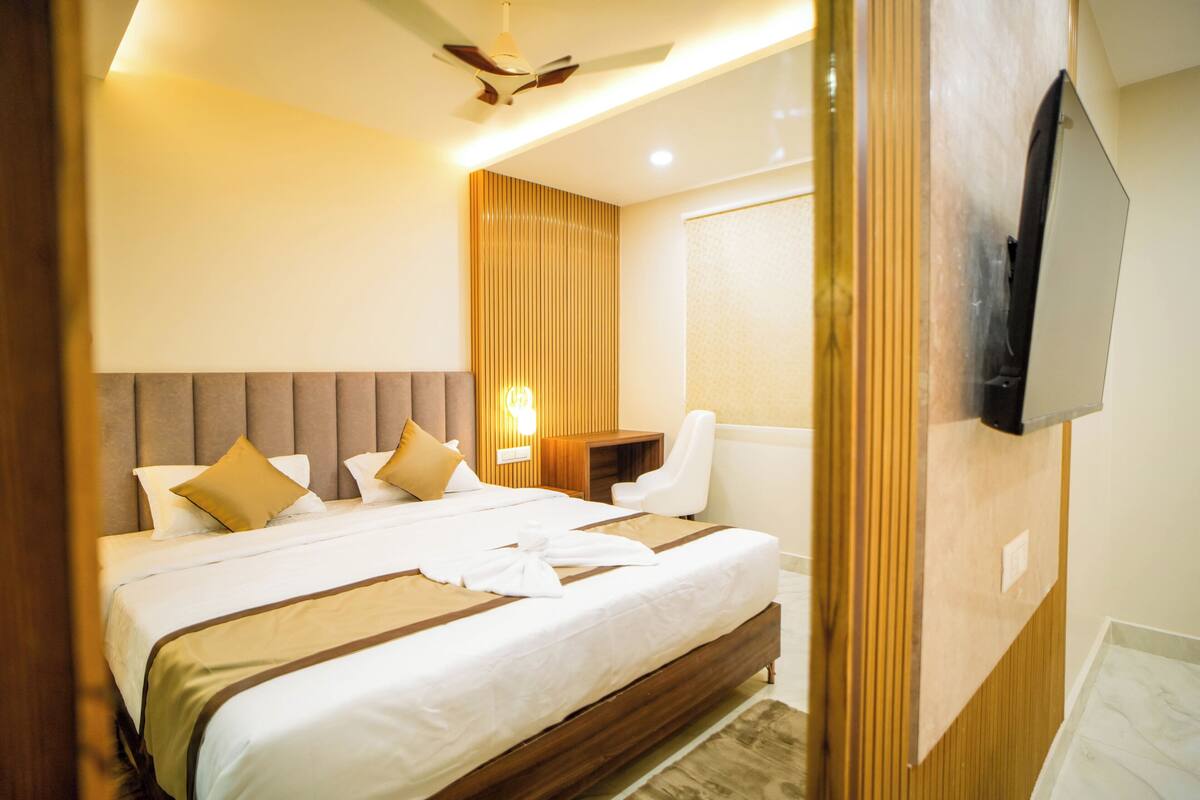 Deluxe Room | Desk, WiFi (free)