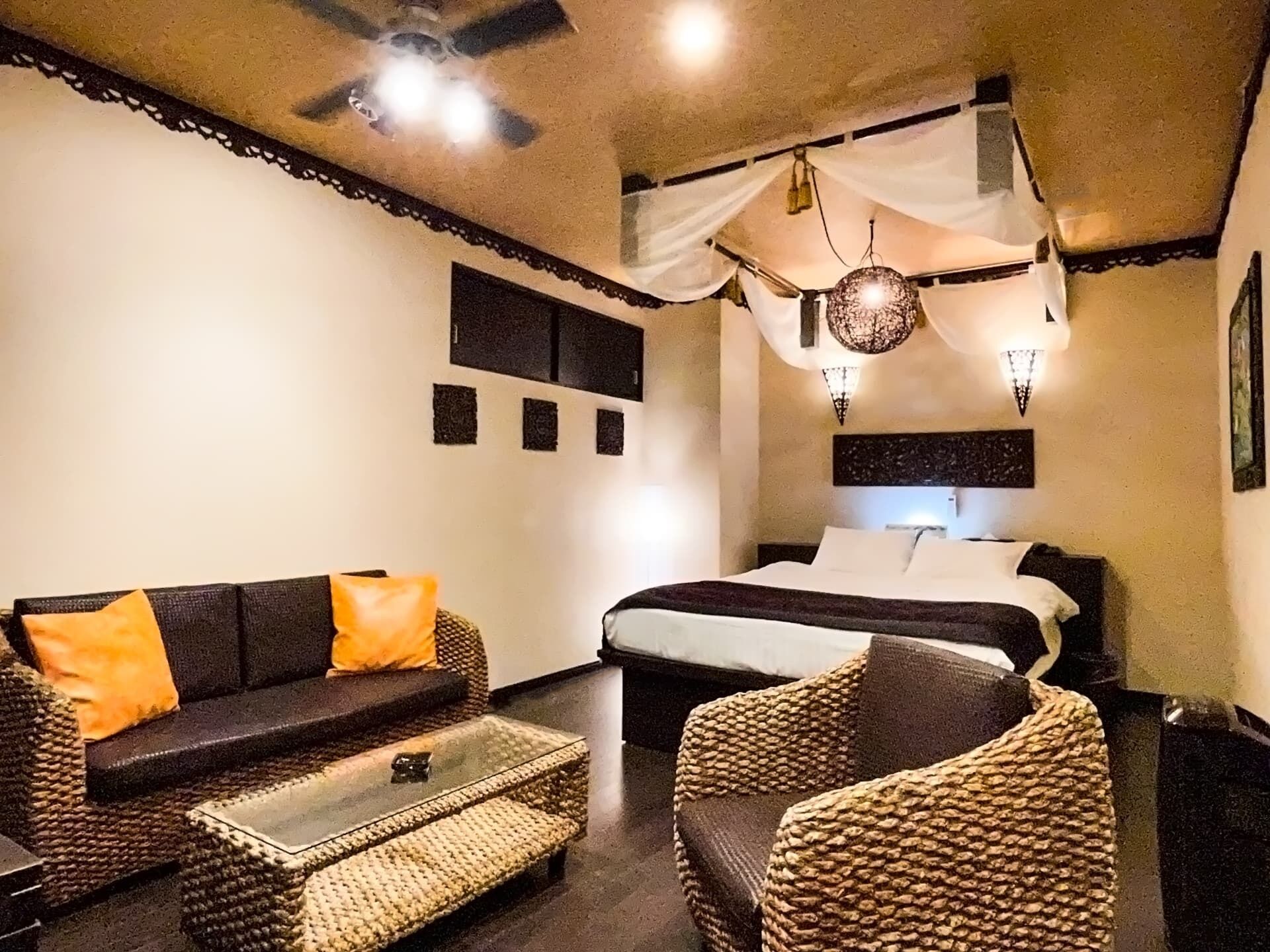 Deluxe Double Room, Smoking | WiFi (free), bed sheets