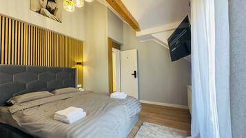 4 bedrooms, iron/ironing board, WiFi