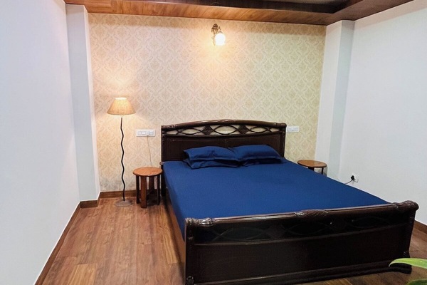 Classic Villa, Garden View | Desk, WiFi (free), bed sheets