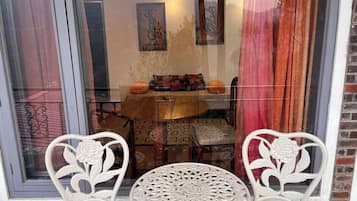 Family Villa, Garden View | Desk, free WiFi, bed sheets