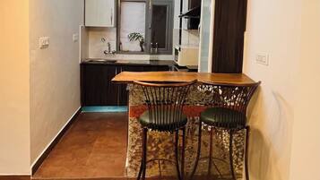 Villa Deluxe, vistas al jardín | Escritorio, wifi gratis, ropa de cama