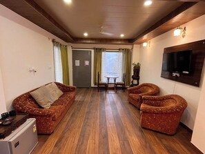 Living area - Rustic Pines (Nahun)