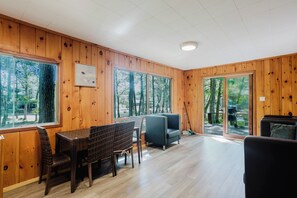 Interior - 2 Bedroom Cottage XI: SB (Carling)