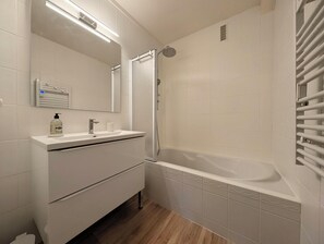 Hair dryer, towels, soap, toilet paper - A 5-minute walk from downtown - Bright two-bedroom apartment, 2 bedrooms, large balcony, garage space (Pau)