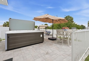 Terrace/patio - Spacious 3-BD Retreat private Hot Tub Near the beautiful Boca Grande Beaches . (Placida)