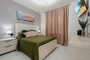 Room - Spacious 3-BD Retreat private Hot Tub Near the beautiful Boca Grande Beaches . (Placida)