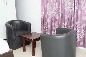 Chambre, balcon | Intérieur
