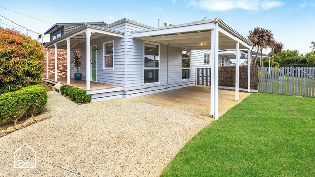Exterior - Corvi Beach House, Quiet Court (Ocean Grove)