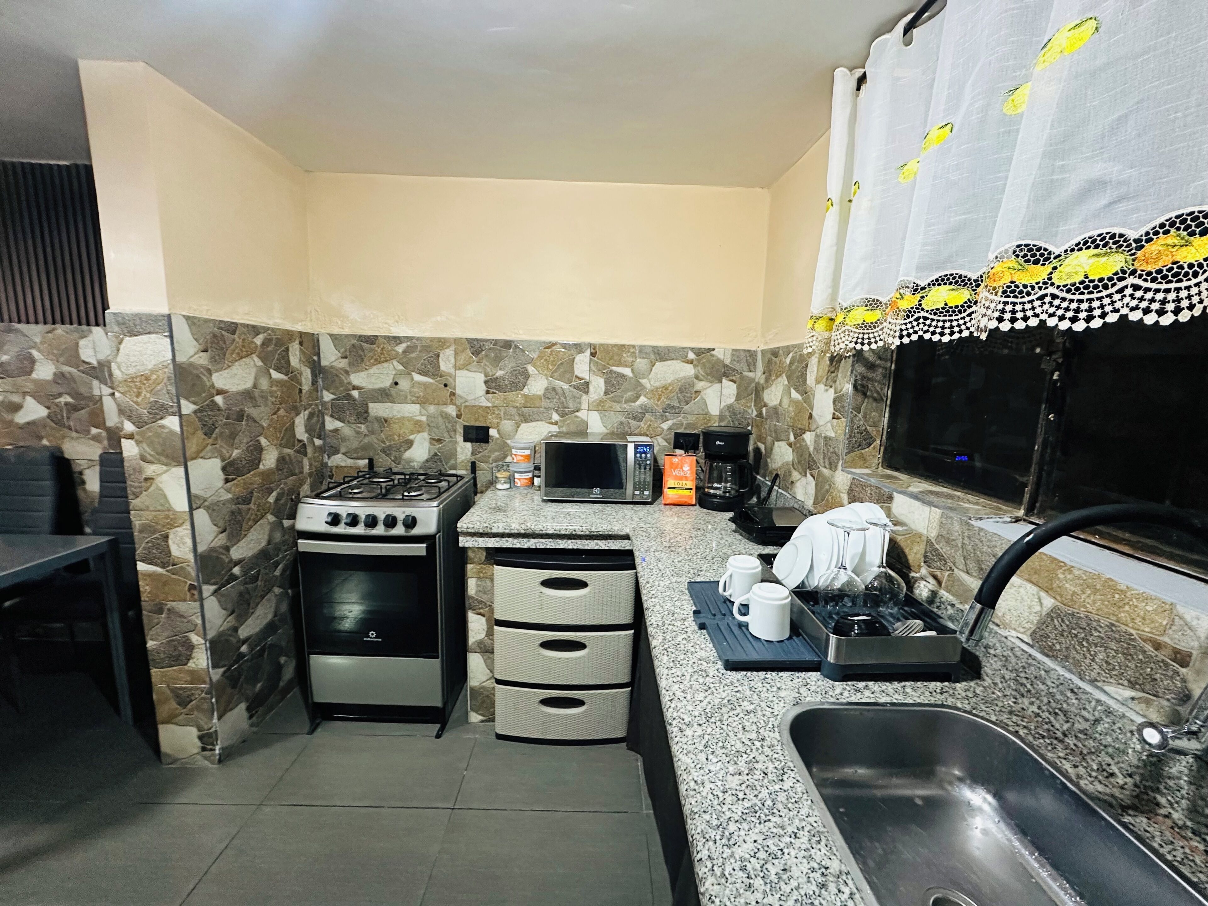 Microwave, oven, dishwasher, coffee/tea maker