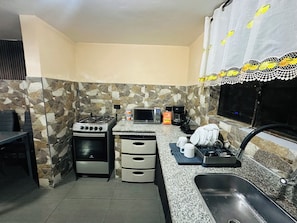 Microwave, oven, dishwasher, coffee/tea maker - Apartment 10 minutes from Cotopaxi National Park; sleeps 4; free parking (Cotopaxi)