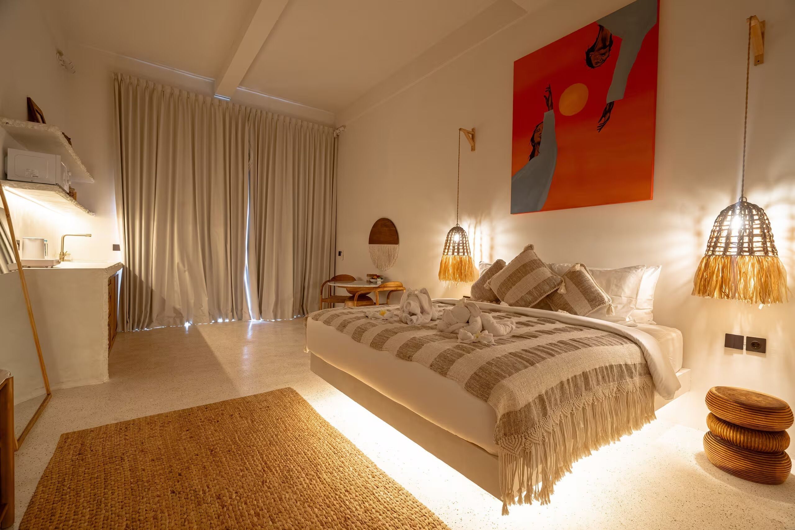 In-room safe, free WiFi, bed sheets